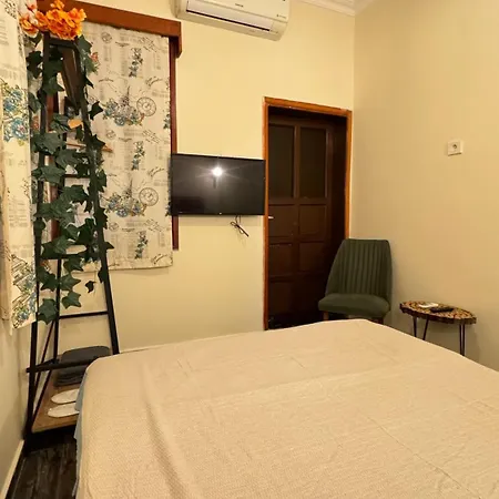 Callisto Pub & Kitchen & Hotel *