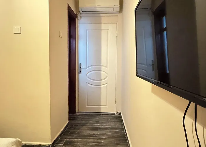 Callisto Pub & Kitchen & *