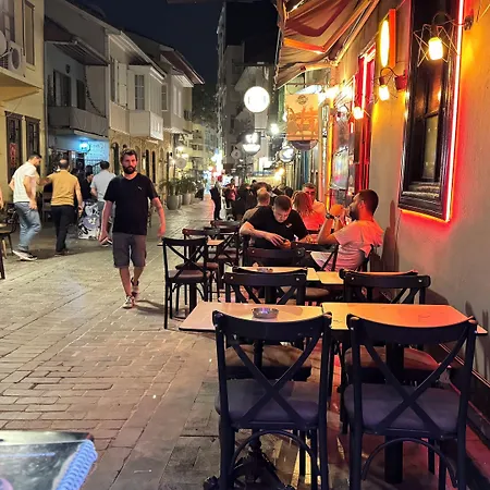 Callisto Pub & Kitchen & *