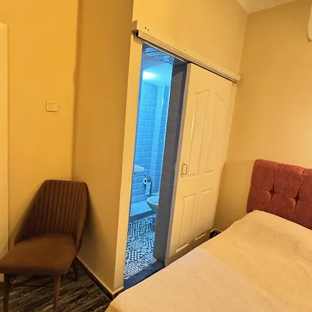 Callisto Pub & Kitchen & ホテル アンタルヤ