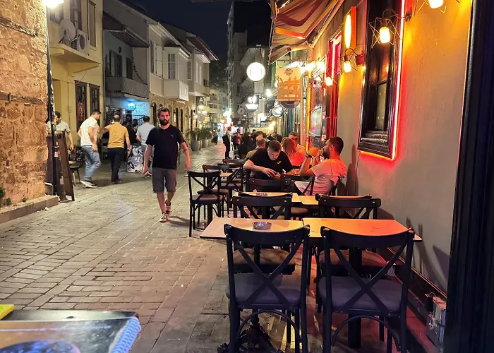 Callisto Pub & Kitchen & *