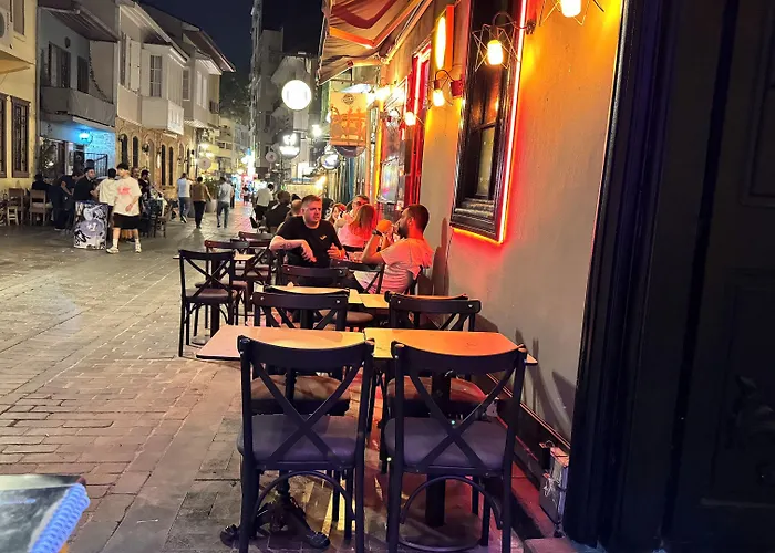 Callisto Pub & Kitchen & Отель *